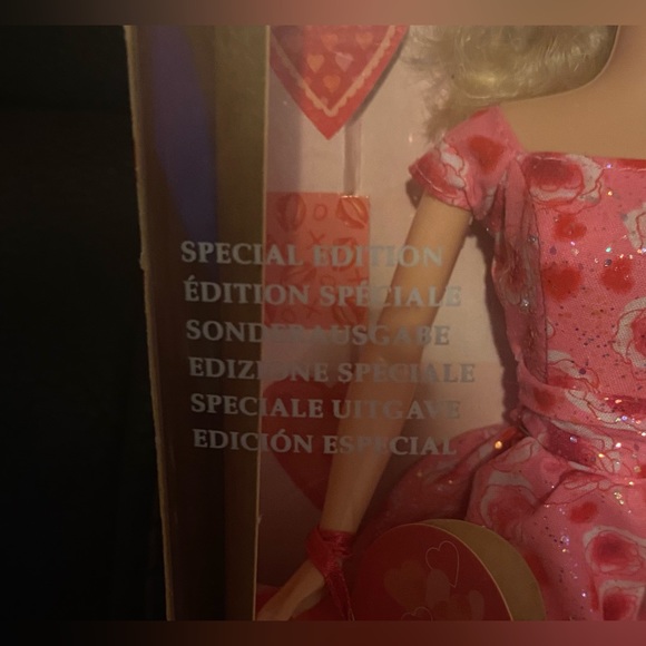 Vintage 2001 Valentine Special Edition Barbie  NIB - Picture 2 of 5